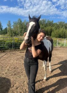 Kloe-ajustee-cheval